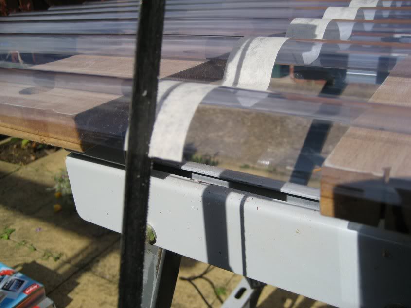 How to cut corrugated plastic roofing Eglu Cube, Eglu Classic, Eglu